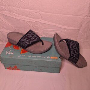 Yuu Like New Women's Size 8.5 Fashion Platform Sandals, Navy/Grey With Box
